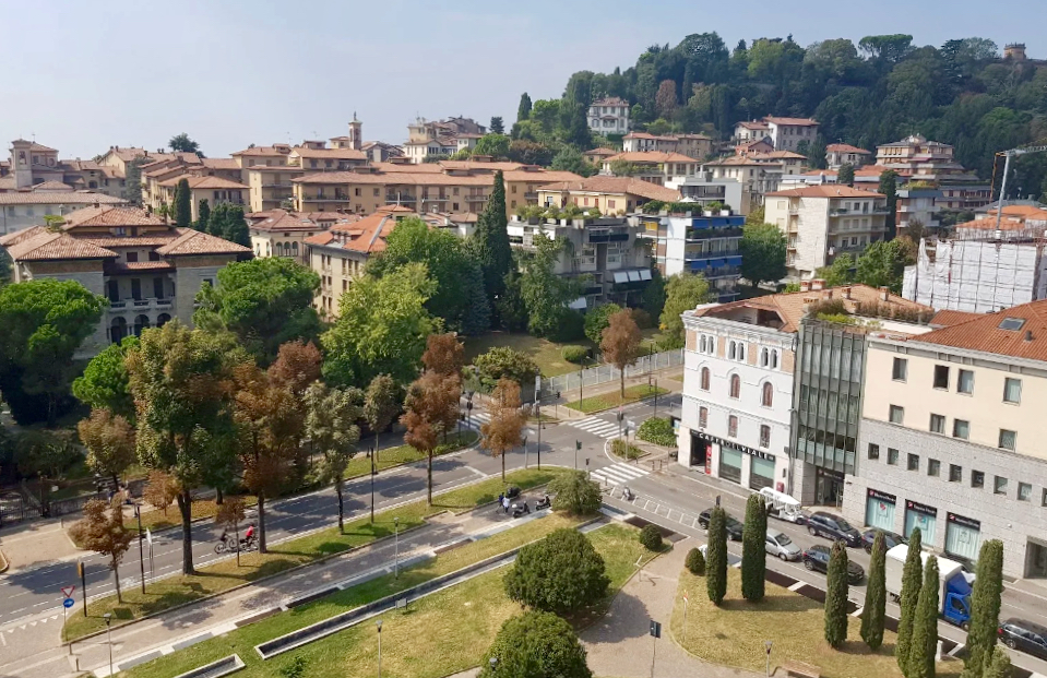 In piazza della Repubblica a Bergamo un nuovo sistema di illuminazione adattiva intelligente