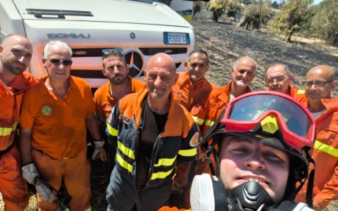 Quattro volontari bergamaschi della Squadra Antincendio in Sardegna per contrastare il rischio roghi