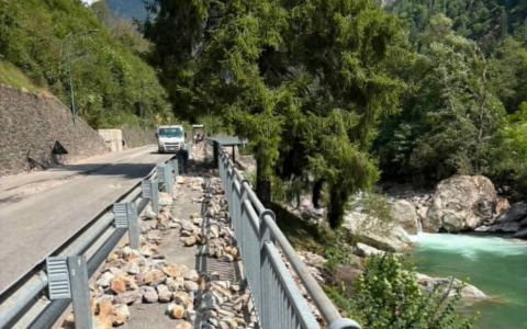 Torna la viabilità dopo la frana: ad Isola di Fondra si fanno i conti