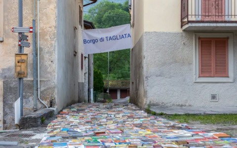 A Tagliata di Costa Serina torna la strada di libri: quest’anno saranno ben settemila