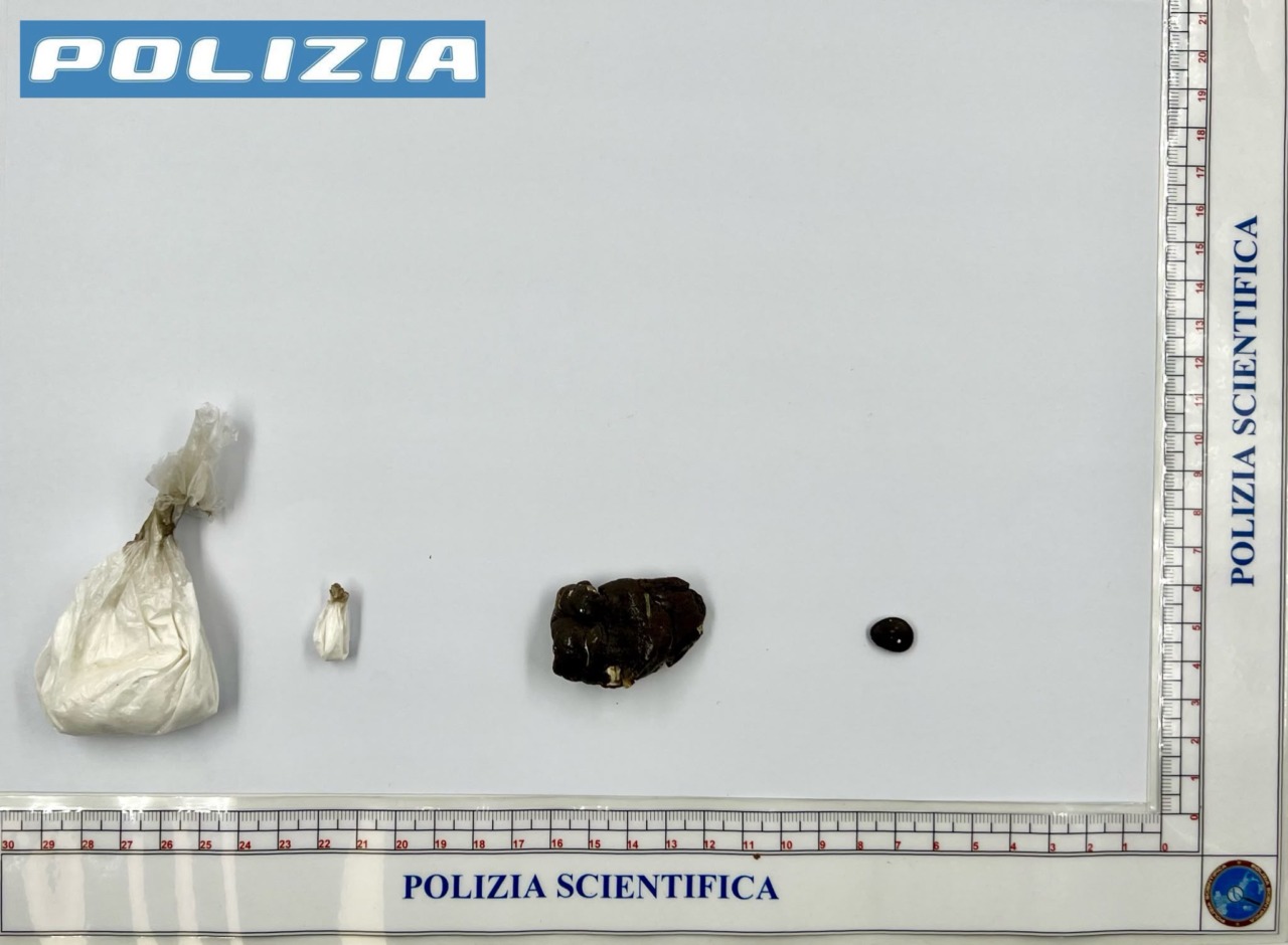 Due denunce per spaccio in zona stazione: droga nascosta nei monopattini elettrici