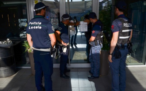 Servivano alcolici a ragazzi minorenni: chiuso per sette giorni un bar di Treviglio