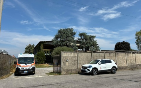 Grave infortunio sul lavoro a Martinengo: operaio di 39 anni colpito da un pezzo della gru