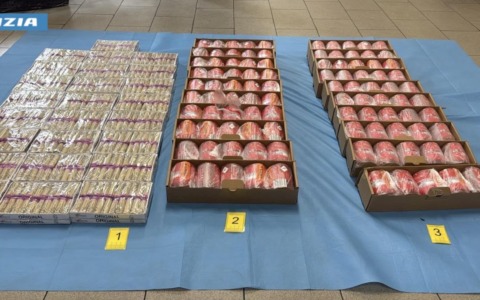 Oltre 45 chili di dispositivi pirotecnici in un B&B: denunciati due tifosi dell’Hapoel Tel Aviv