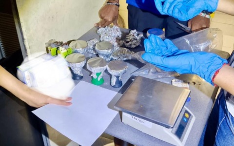 Oltre 7 mila euro di multe in uno shisha bar di Bergamo (e sequestrati 1,2 chili di melassa per narghilè)