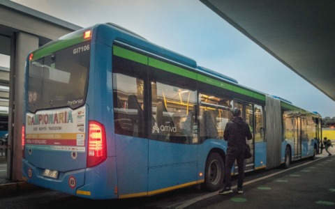 Oltre a quelli dei treni, aumentano anche gli abbonamenti dei bus in Bergamasca (ma non quelli di Atb)
