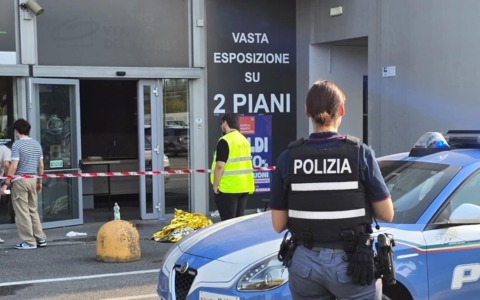 Un 46enne residente in Bergamasca accoltella la ex moglie a Brescia: arrestato, lei è grave
