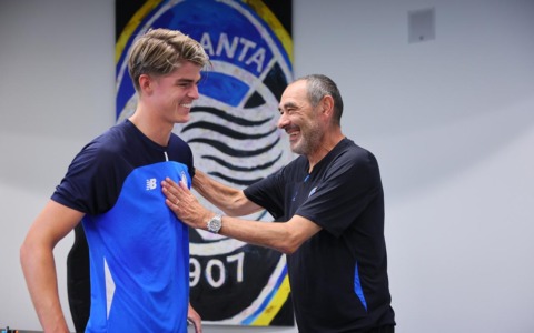 È tornato De Ketelaere. E il sorriso di mister Maurizio Sarri vale più di mille parole