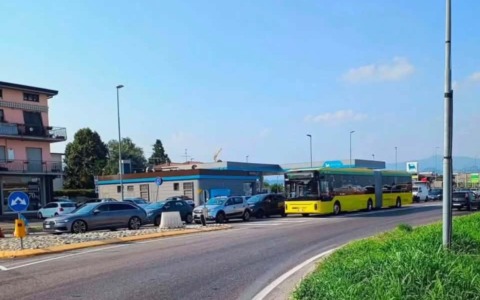 Fermate soppresse e frazioni isolate: a Dalmine ancora tante perplessità sull’e-Brt