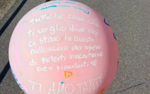 Dalla Brianza a Tavernola, un palloncino rosa con il commovente messaggio per una mamma
