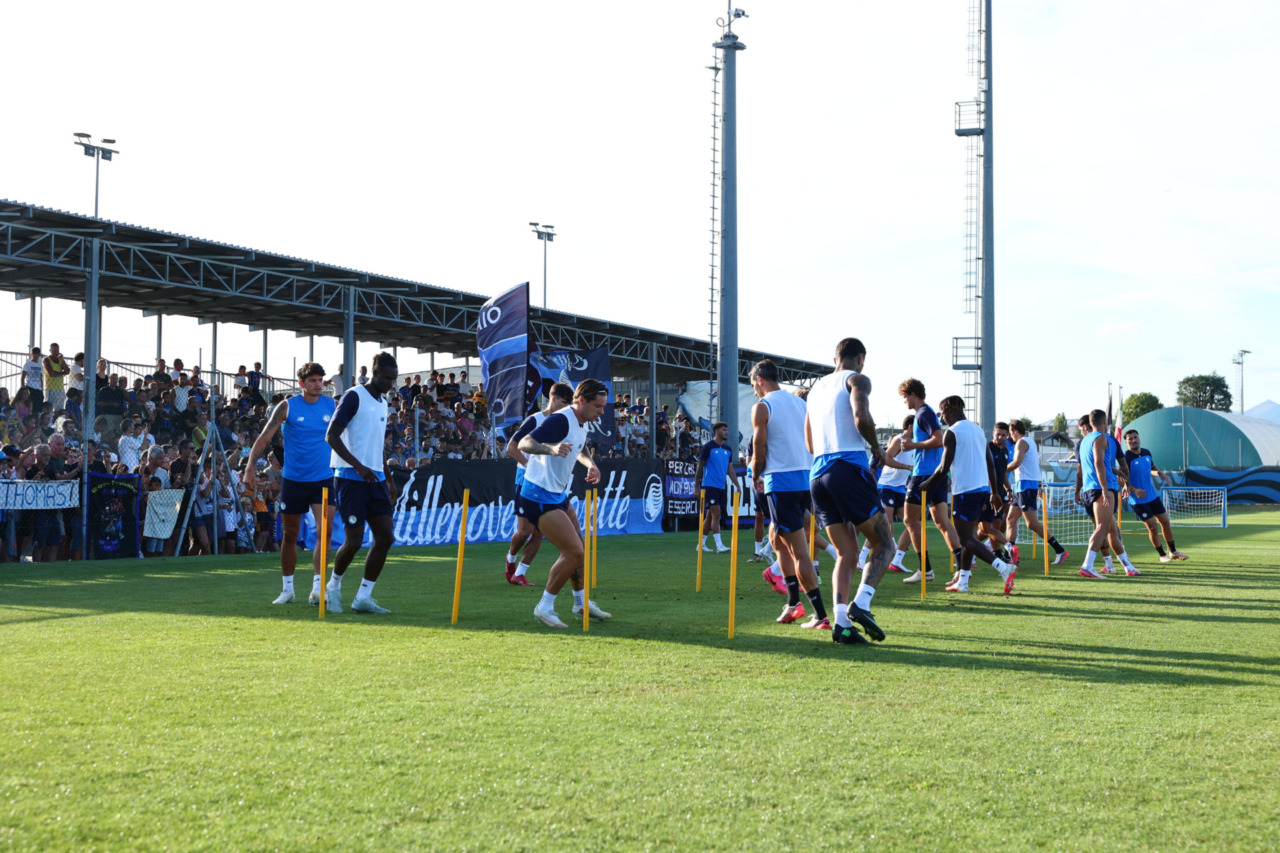 Centinaia di tifosi a Zingonia, il Centro Bortolotti traboccava d’affetto per un semplice allenamento
