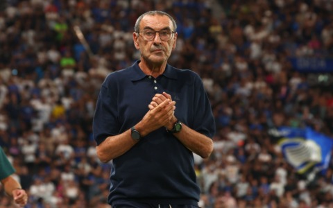 La conferenza di Sarri, il mercato «palloso» e la soddisfazione per il lavoro di ogni giorno