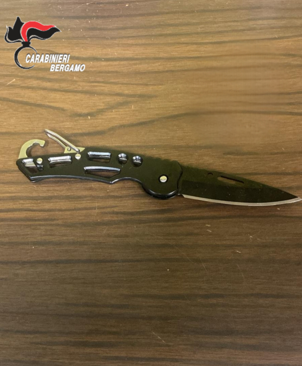 Lite per una donna, poi l’aggressione con un coltello: 22enne arrestato per tentato omicidio a Treviglio