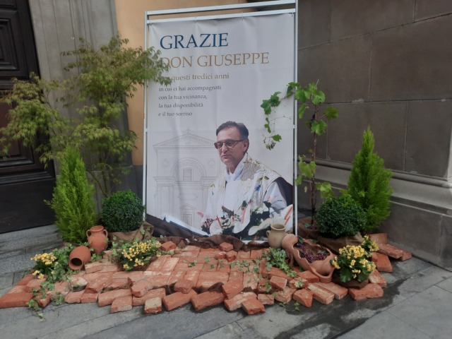 «Leffe sarà sempre casa sua»: dopo tredici anni, il saluto al parroco don Giuseppe Merlini
