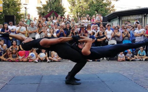Borgo Palazzo si trasforma in un grande palcoscenico: torna la Festa del Borgo