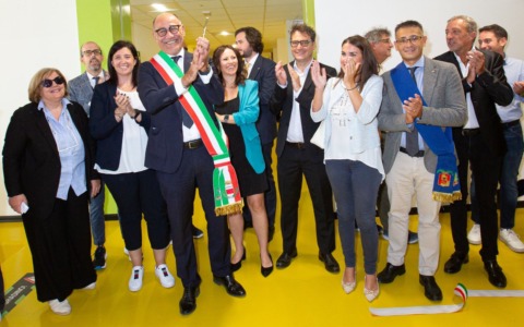 Taglio del nastro, inaugurata a Seriate la nuova scuola media “Aldo Moro”