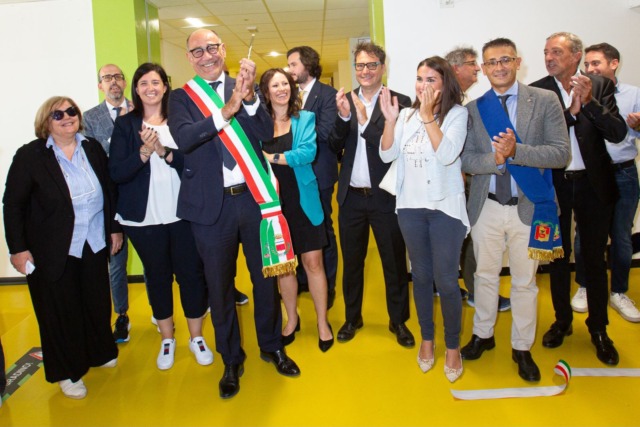 Taglio del nastro, inaugurata a Seriate la nuova scuola media “Aldo Moro”