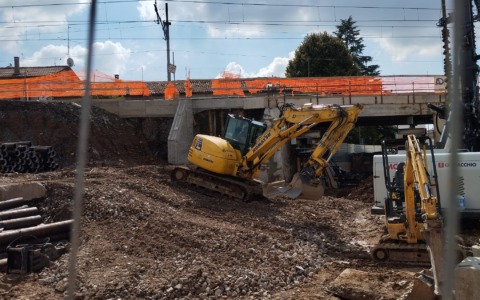 Lavori ferroviari in ritardo, il Pd passa all’attacco: «Regione Lombardia si dia una mossa»