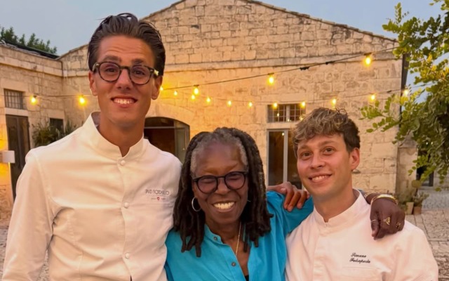 Da Lovere fino in Sicilia: il bergamasco David Fiordigiglio cucina per l’attrice Whoopi Goldberg