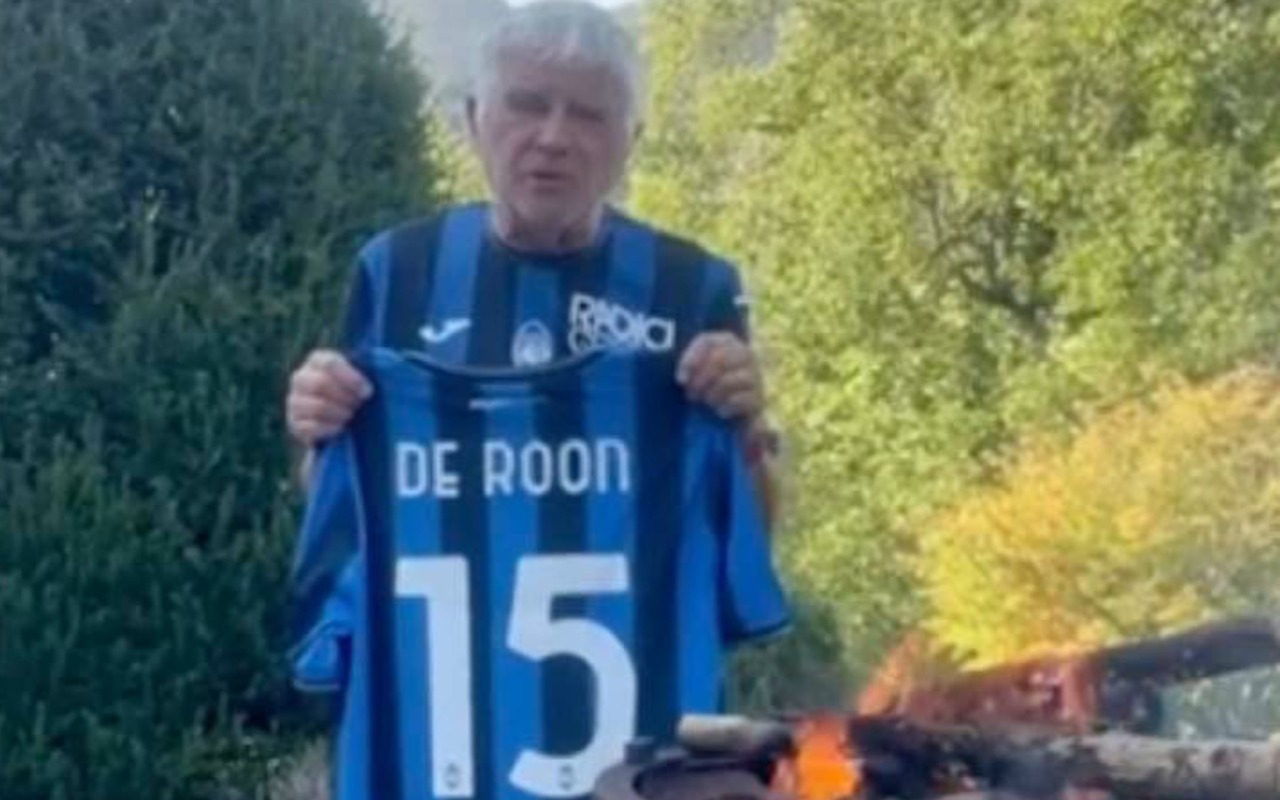 Imprenditore bergamasco brucia la maglia dell’Atalanta di De Roon