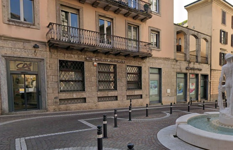 Ad Alzano la banca diventa cashless, i commercianti protestano: «Un altro servizio che se ne va dal centro»