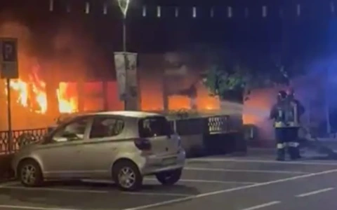 Paura e fiamme nello storico negozio “Salvi Bike Store” di Zogno