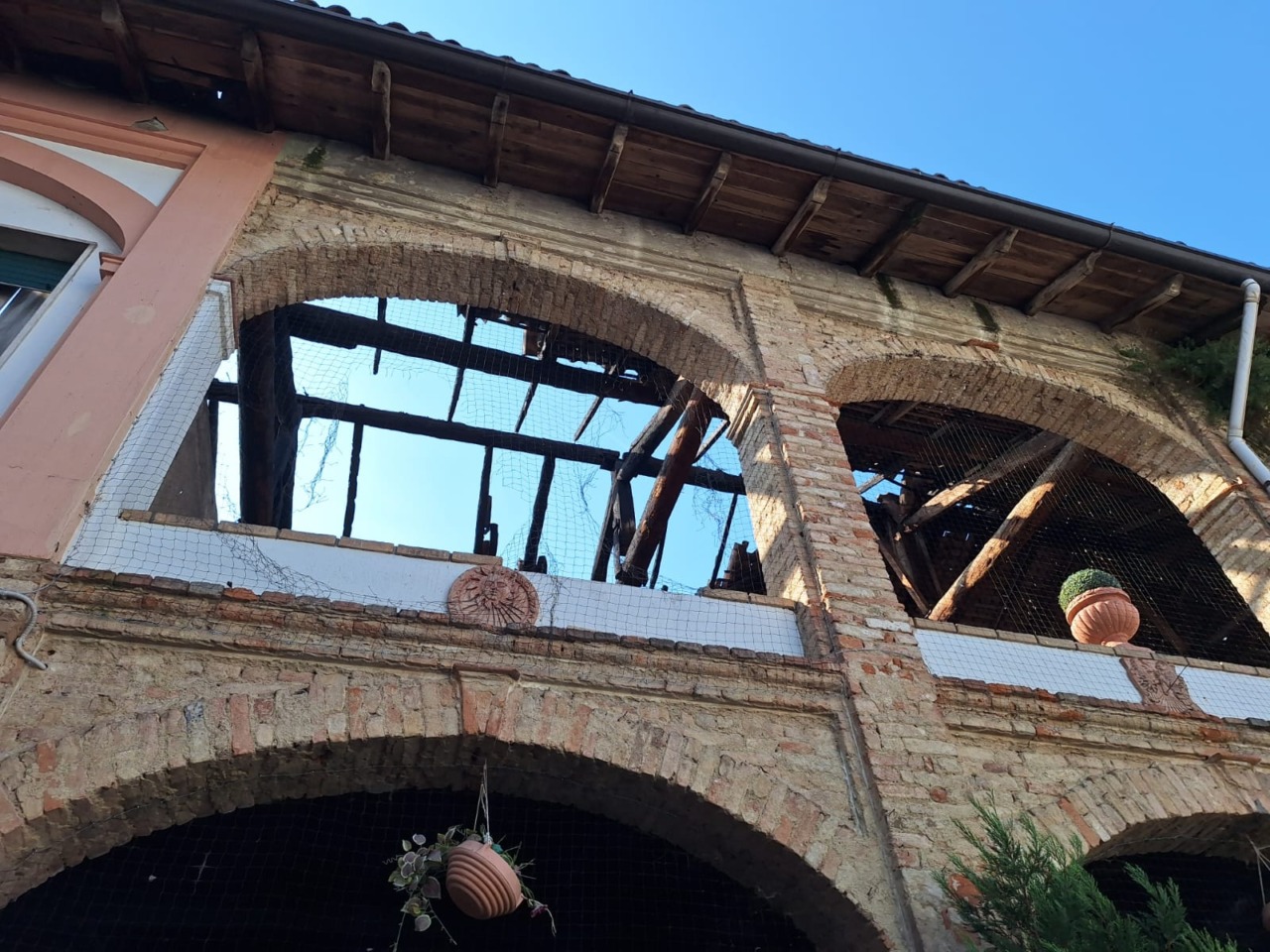 Rogo in una palazzina a Caravaggio: tetto distrutto e cinque sfollati
