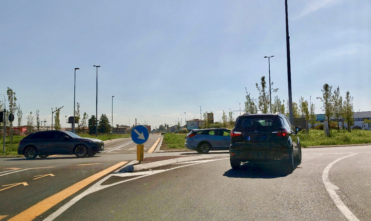 La gente di Dalmine è in allarme: «Quel semaforo della e-Brt non è sicuro»