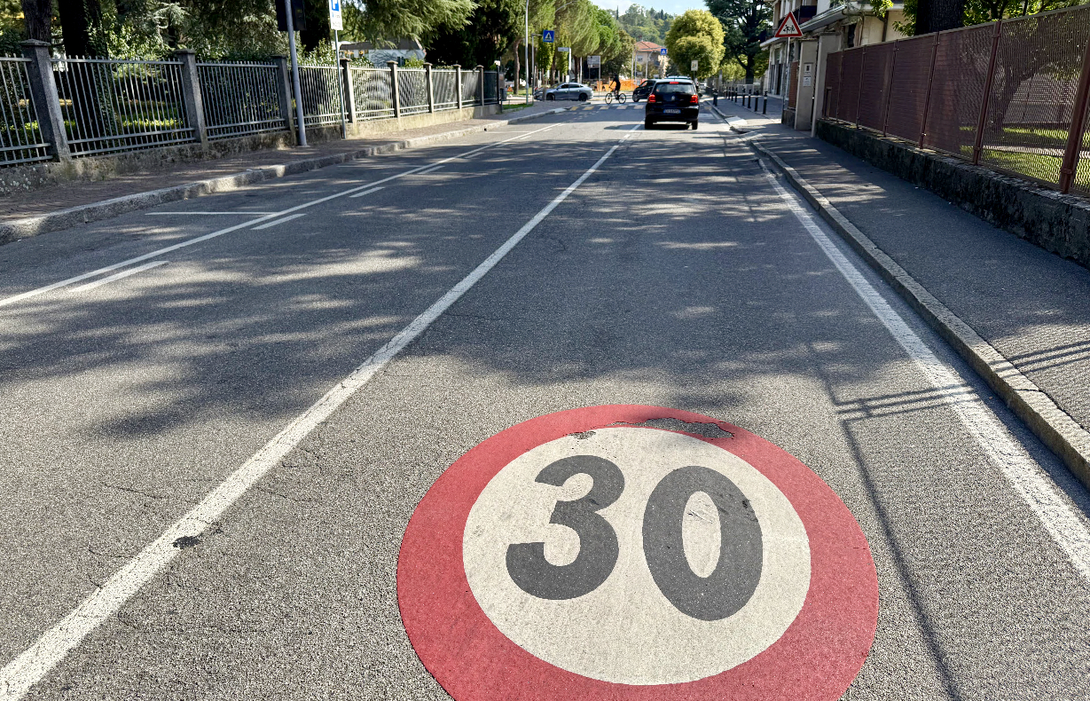 Scontro sulla Zona 30 (e la sicurezza stradale) a Mozzo: «La segnaletica è chiara?»
