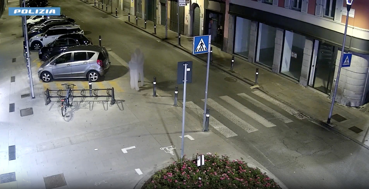 Arrestata la presunta autrice della spaccata a un ristorante di Largo Belotti