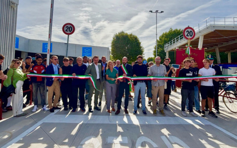 Il nuovo Centro di raccolta e del riuso lungo la Cremasca divide Bergamo e Azzano San Paolo