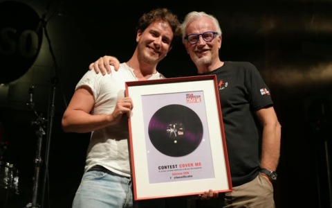 Tutto esaurito alla finale di Cover Me 2026: vince Simone Bertanza