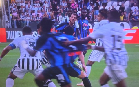 Il rigore non dato su Rowe è grave. Non per il risultato, ma per la direzione del calcio con il Var