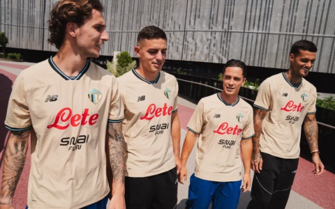 Presentata la terza maglia dell’Atalanta: beige caldo e stemma retrò sul cuore