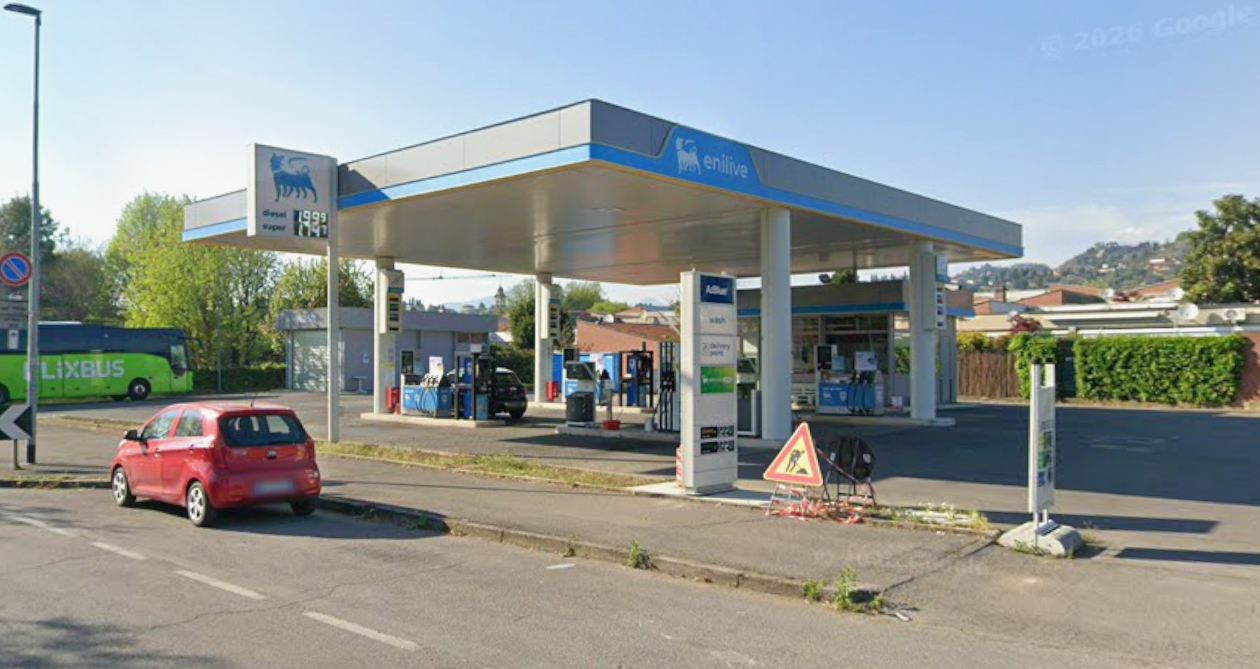 Anche a Bergamo è finita la benzina: i distributori Eni presi d’assalto. E da giovedì c’è anche Q8