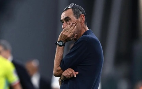 Sarri: «La squadra deve accendersi nell’anima. Il rigore su Rowe? Se il Var non richiama per quello, togliamolo»
