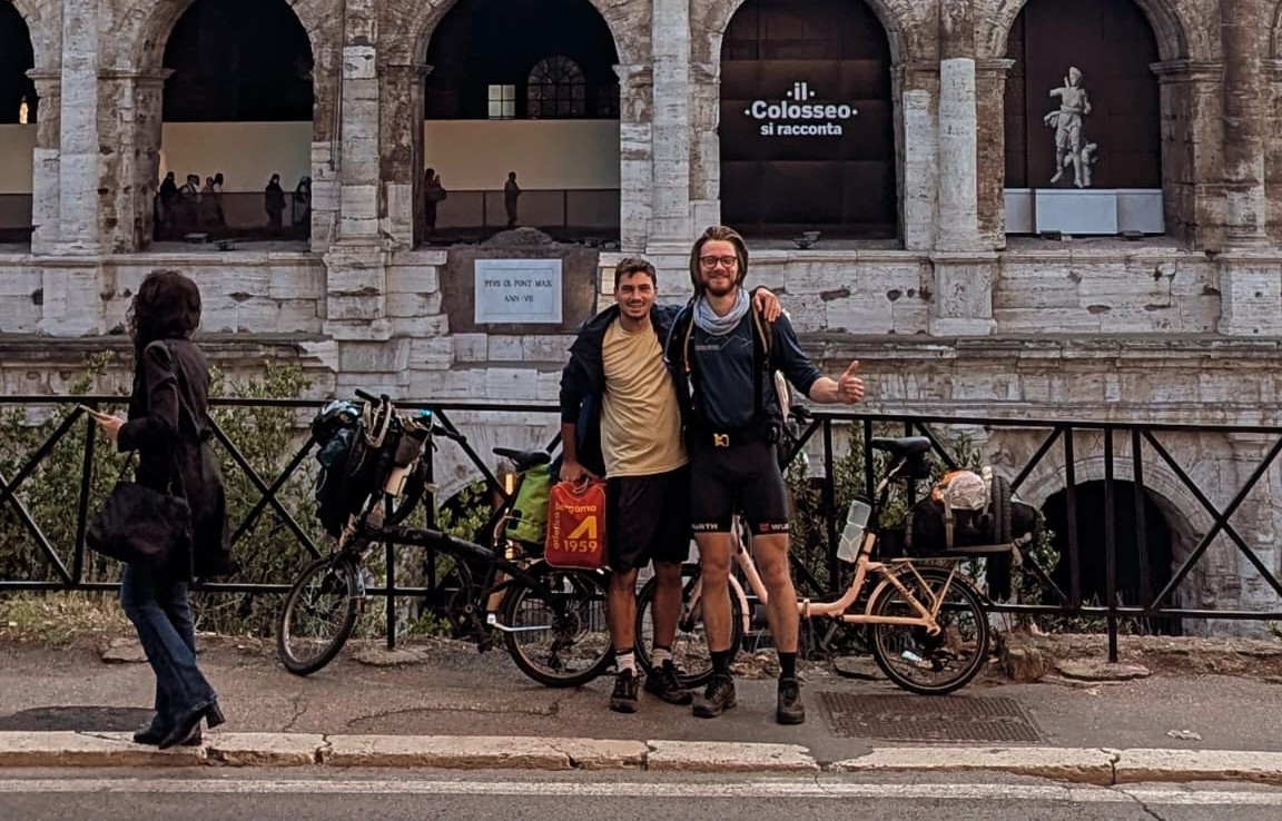 Da Bergamo a Palermo in Graziella: il viaggio lento di Elia e Steven