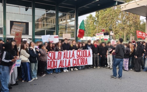 Due arresti e cinque denunce (anche a minorenni) alla manifestazione studentesca in centro città