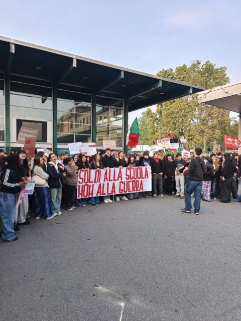 Due arresti e cinque denunce (anche a minorenni) alla manifestazione studentesca in centro città