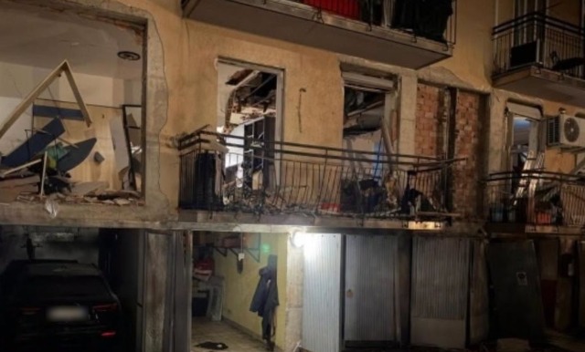 Esplosione nel condominio di via Longo, la Procura ipotizza la strage: «Fuga di gas volontaria»