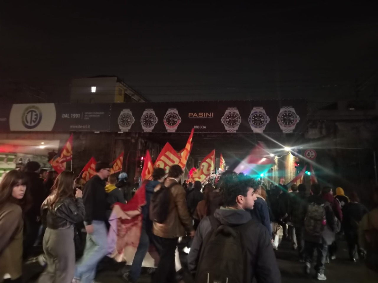 Manifestazioni in centro Bergamo: 4500 partecipanti e 300 controllati