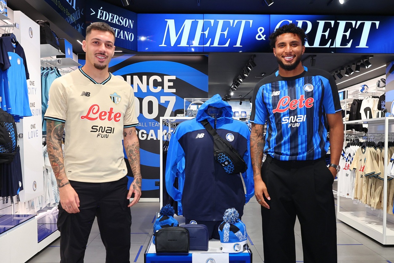 Ederson e Gaetano sommersi dai tifosi, grande entusiasmo di grandi e piccini per il Meet & Greet