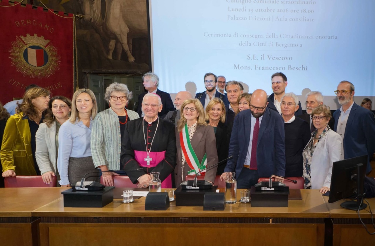 Bergamo conferisce la cittadinanza onoraria al vescovo Beschi