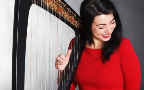 L’arpa di Flora Vedovelli, un viaggio tra i secoli e la creatività femminile