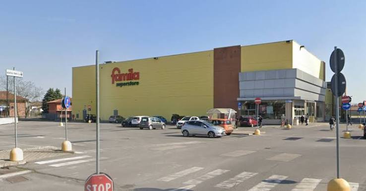 Al Famila di Martinengo bruciano rifiuti nel parcheggio interrato