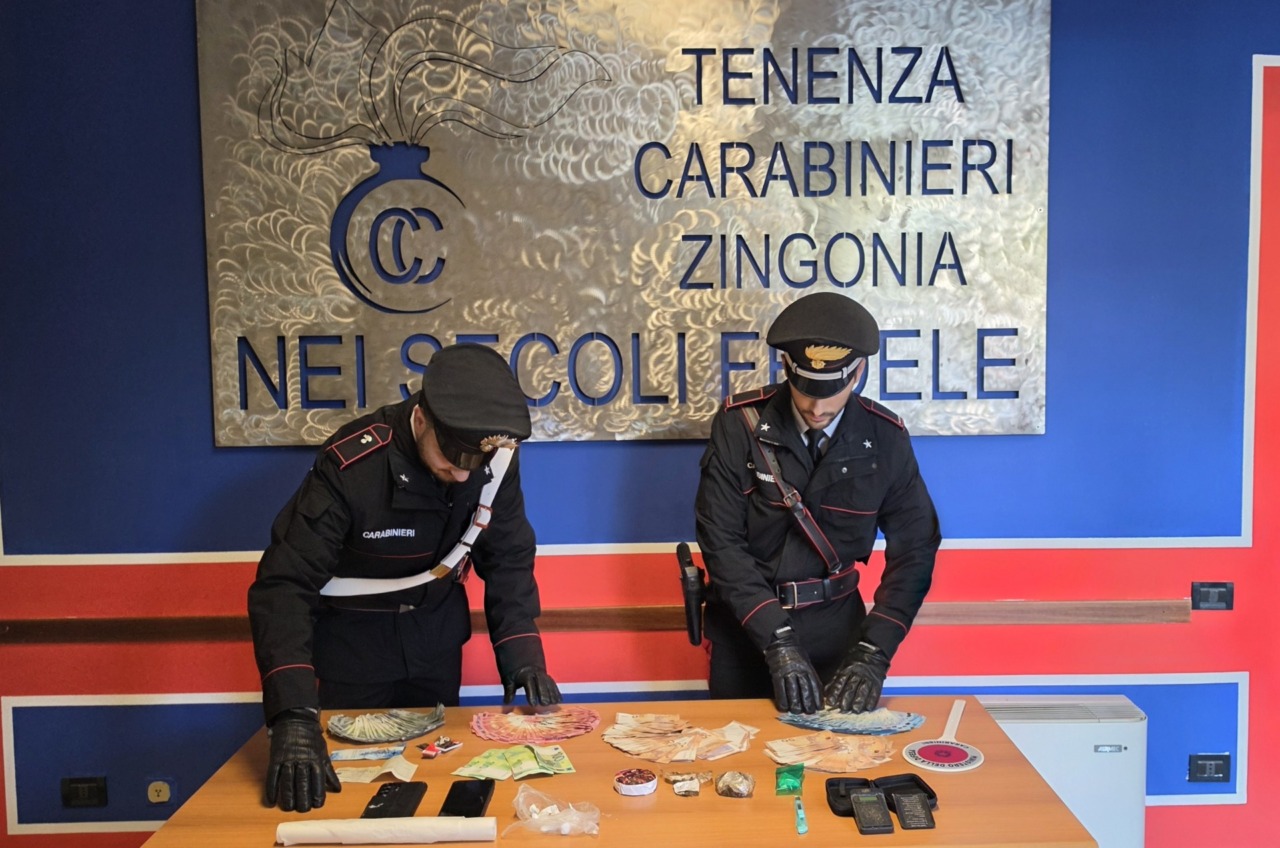 Spacciava hashish a un 15enne davanti scuola a Boltiere: in carcere un 25enne tunisino