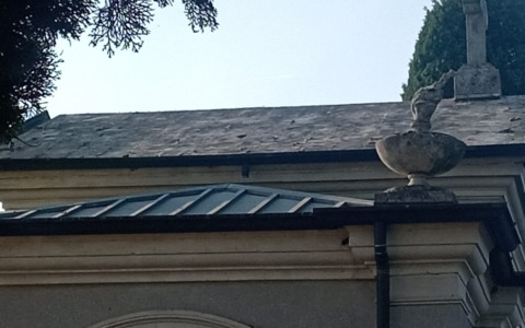 Il rame non dà tregua ad Arcene: dopo la scuola, i ladri colpiscono il cimitero