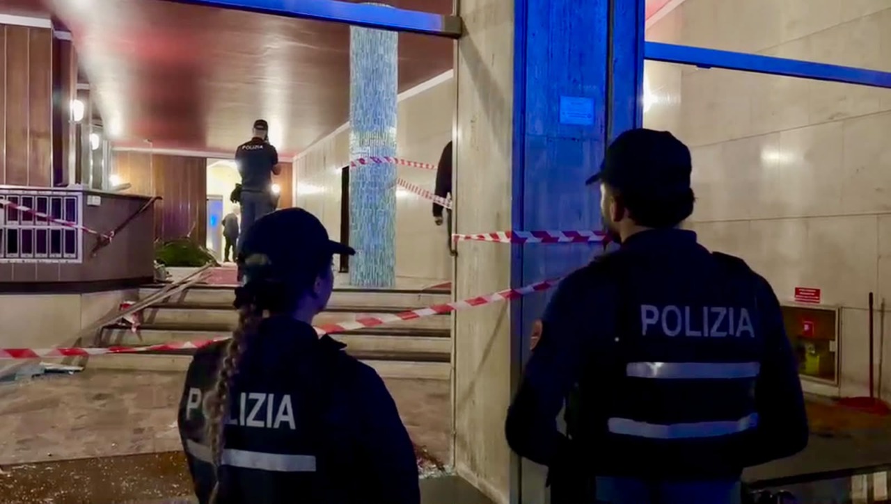 Violenta esplosione in via Longo a Bergamo, paura a Borgo Santa Caterina: nove i feriti, due gravi