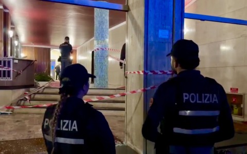 Violenta esplosione in via Longo a Bergamo, paura a Borgo Santa Caterina: nove i feriti, due gravi
