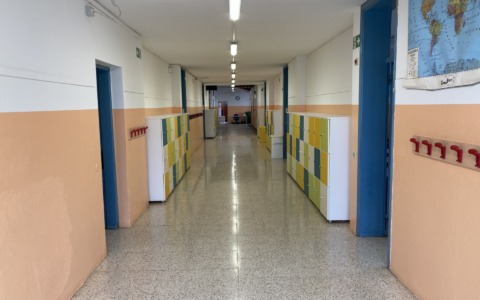 La primaria di Boccaleone si rifà il look: ritinteggiate 14 aule, servizi e corridoi